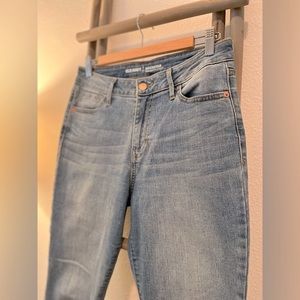 EUC OLD NAVY Rockstar High Rise Size 8 Light Wash Skinny Ankle Jeans